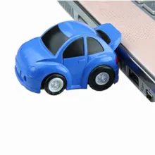 فلش مموری 128 گیگابایت پرلیت یو اس بی مدل P-21 با طرح ماشین، چراغ‌های جلو هنگام اتصال به USB و چرخ‌های چرخان
