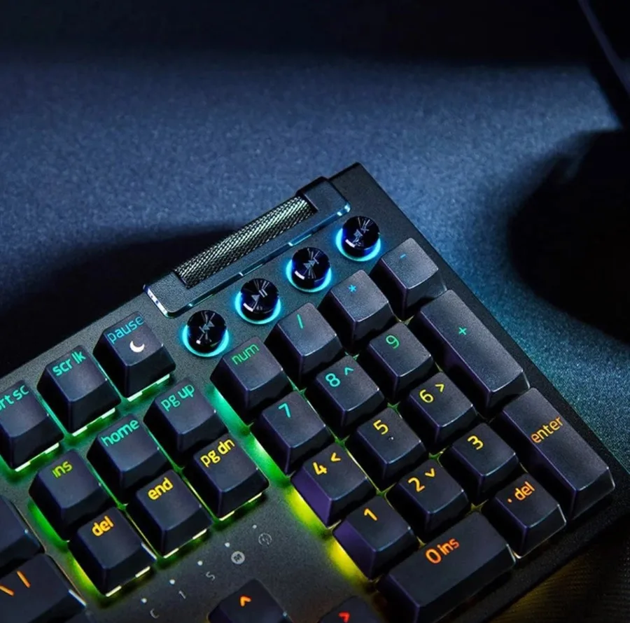 کیبورد مخصوص بازی ریزر مدل Blackwidow V4 Green Switch