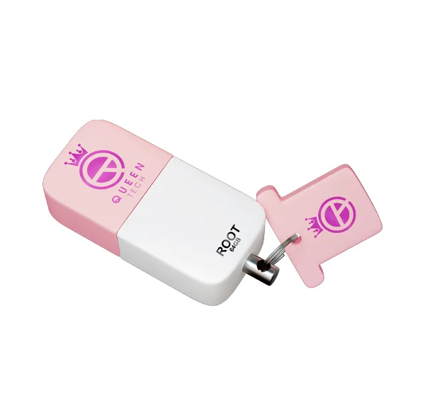 فلش مموری کوئین تک مدل ROOT ظرفیت 64 گیگابایت با رابط USB 2.0 و سرعت خواندن 25 مگابایت بر ثانیه، طراحی درپوش‌دار و بند آویز، سازگار با تمام سیستم‌عامل‌ها و دستگاه‌های مختلف