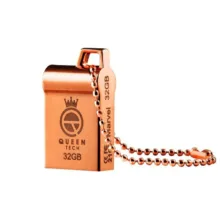 فلش مموری کوئین تک مدل MARVEL ظرفیت 32 گیگابایت رابط USB 2.0، بدنه فلزی مقاوم، طراحی فشرده با بند آویز، ضد آب و ضد شوک، سرعت انتقال 30 مگابایت بر ثانیه، سازگار با کامپیوتر، لپ‌تاپ، موبایل و تبلت
