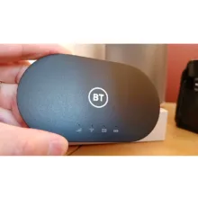 مودم 4.5G قابل حمل آلکاتل مدل BT71 با تکنولوژی Cat6 و Cat7، سرعت دانلود تا 300Mbps، پشتیبانی همزمان از 20 کاربر، وای‌فای دو بانده 2.4GHz و 5GHz، استاندارد IEEE 802.11b/g/n/ac، باتری با شارژدهی 7 تا 8 ساعت و قابلیت ارسال SMS